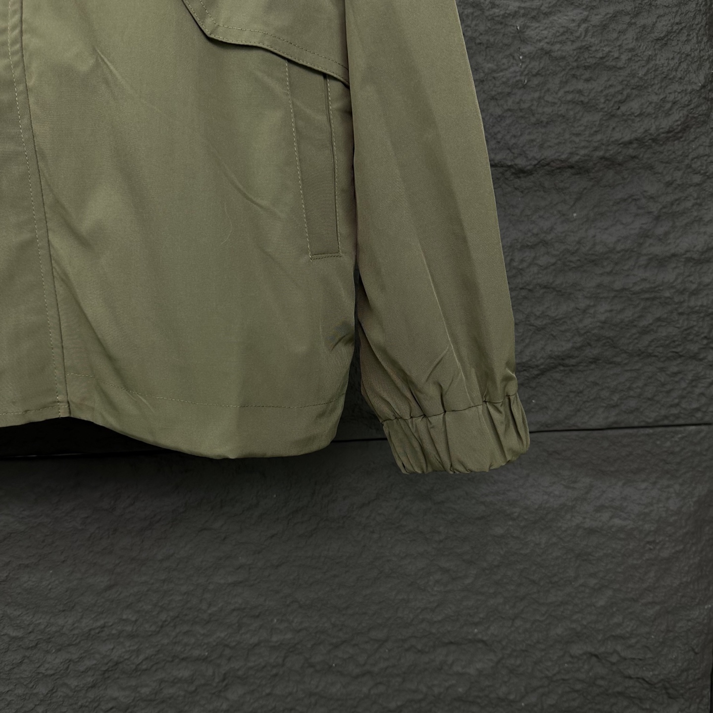 High-End Waterproof Jacket for Couples – BOSS 2025 Collection - 图片 9