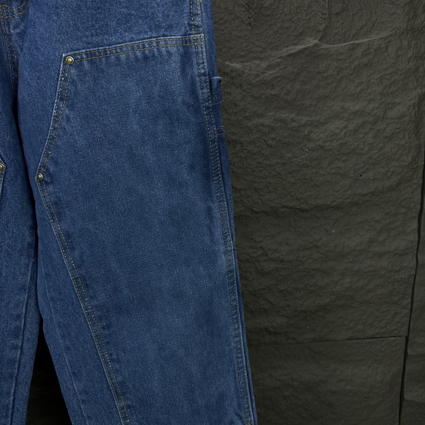 Carhart’s 2025 Heavy-Duty Poachers: High-Quality Loose Jeans for Men - 图片 9