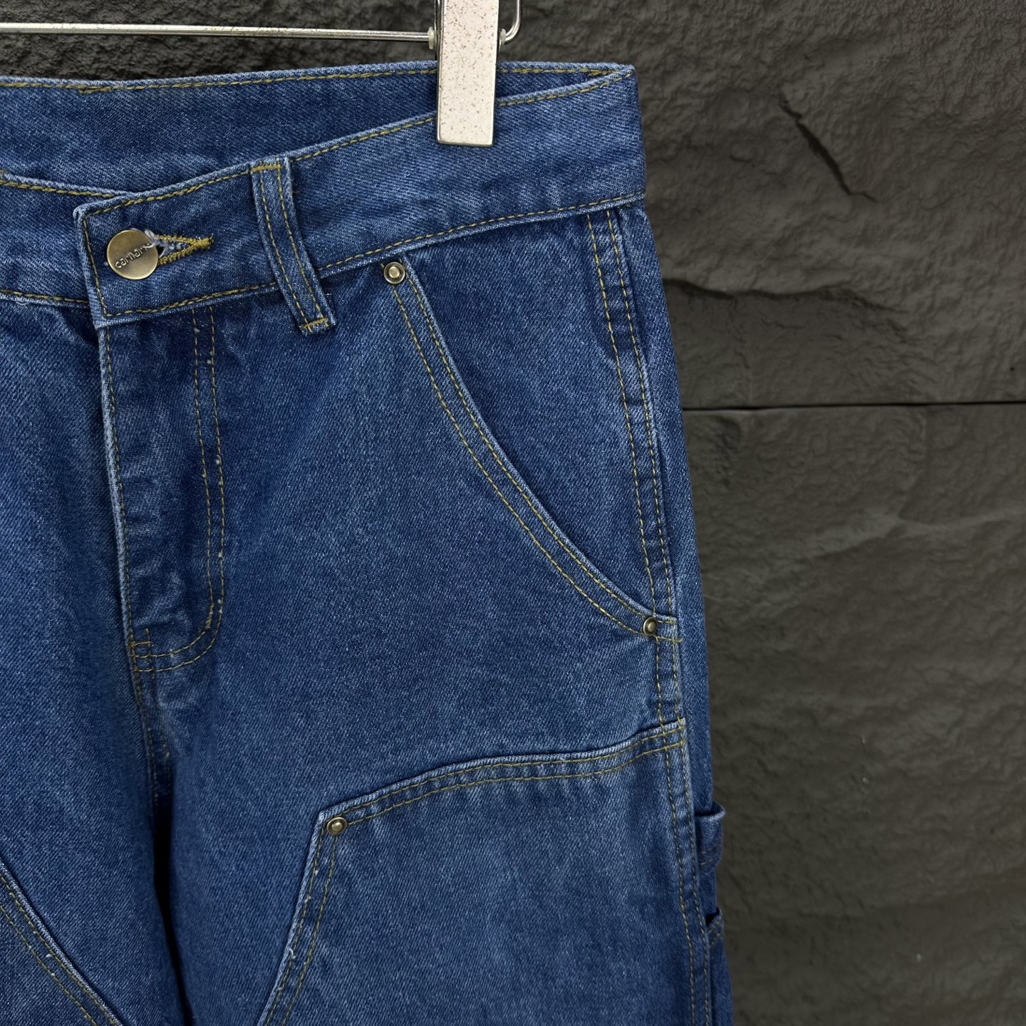 Carhart’s 2025 Heavy-Duty Poachers: High-Quality Loose Jeans for Men - 图片 5