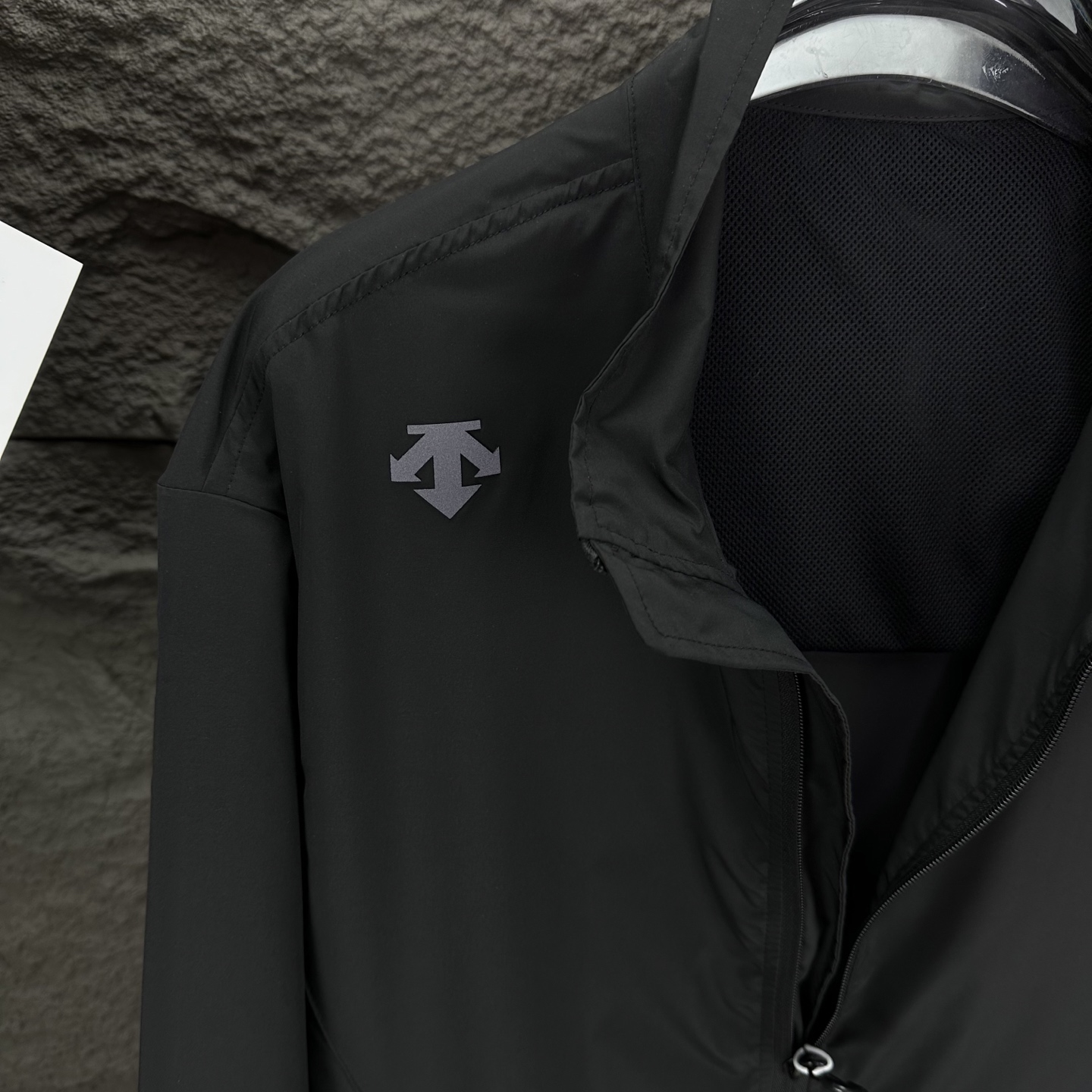 High-end Waterproof Sunscreen Jacket with Reflecting Letter Logo for Couples - 图片 6