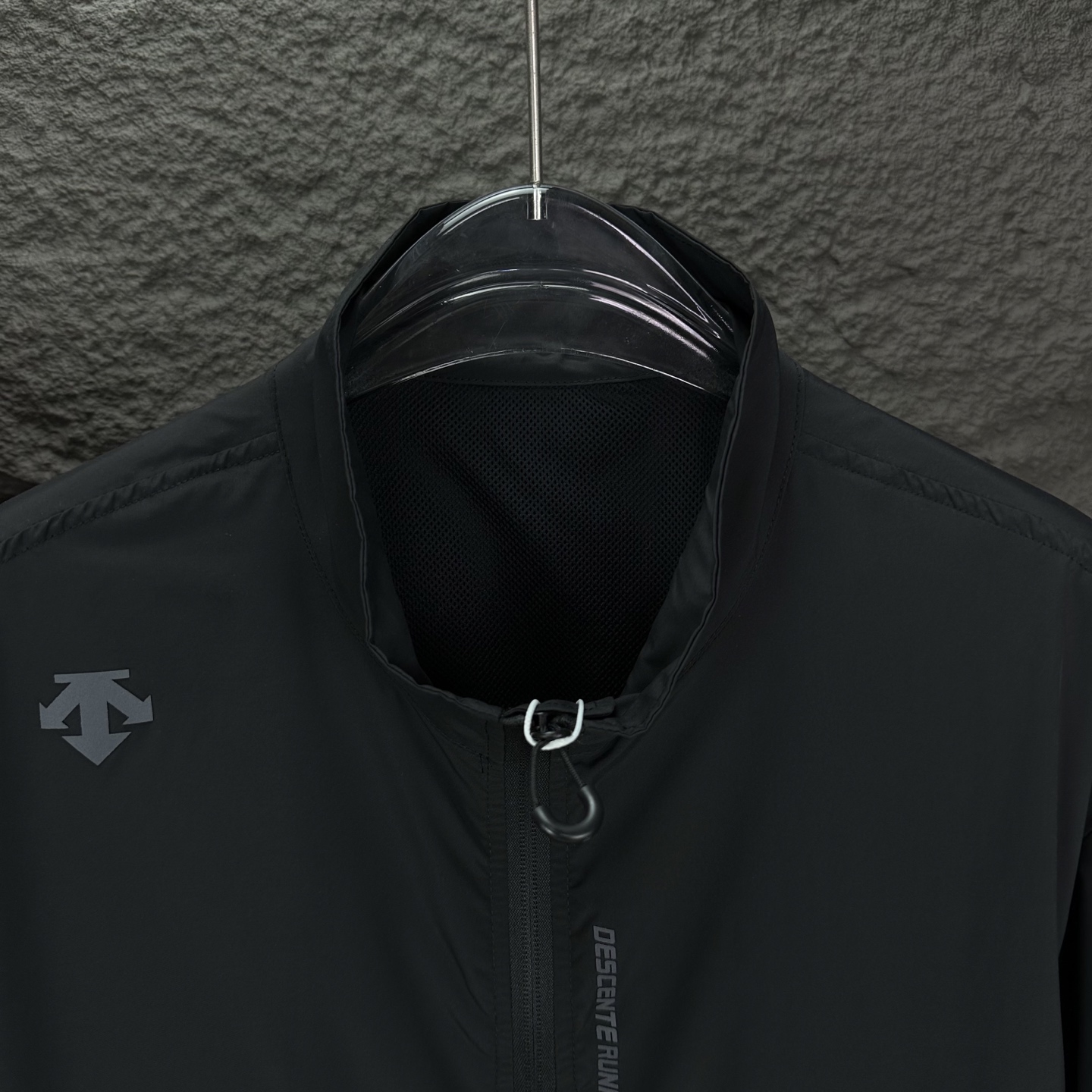 High-end Waterproof Sunscreen Jacket with Reflecting Letter Logo for Couples - 图片 3