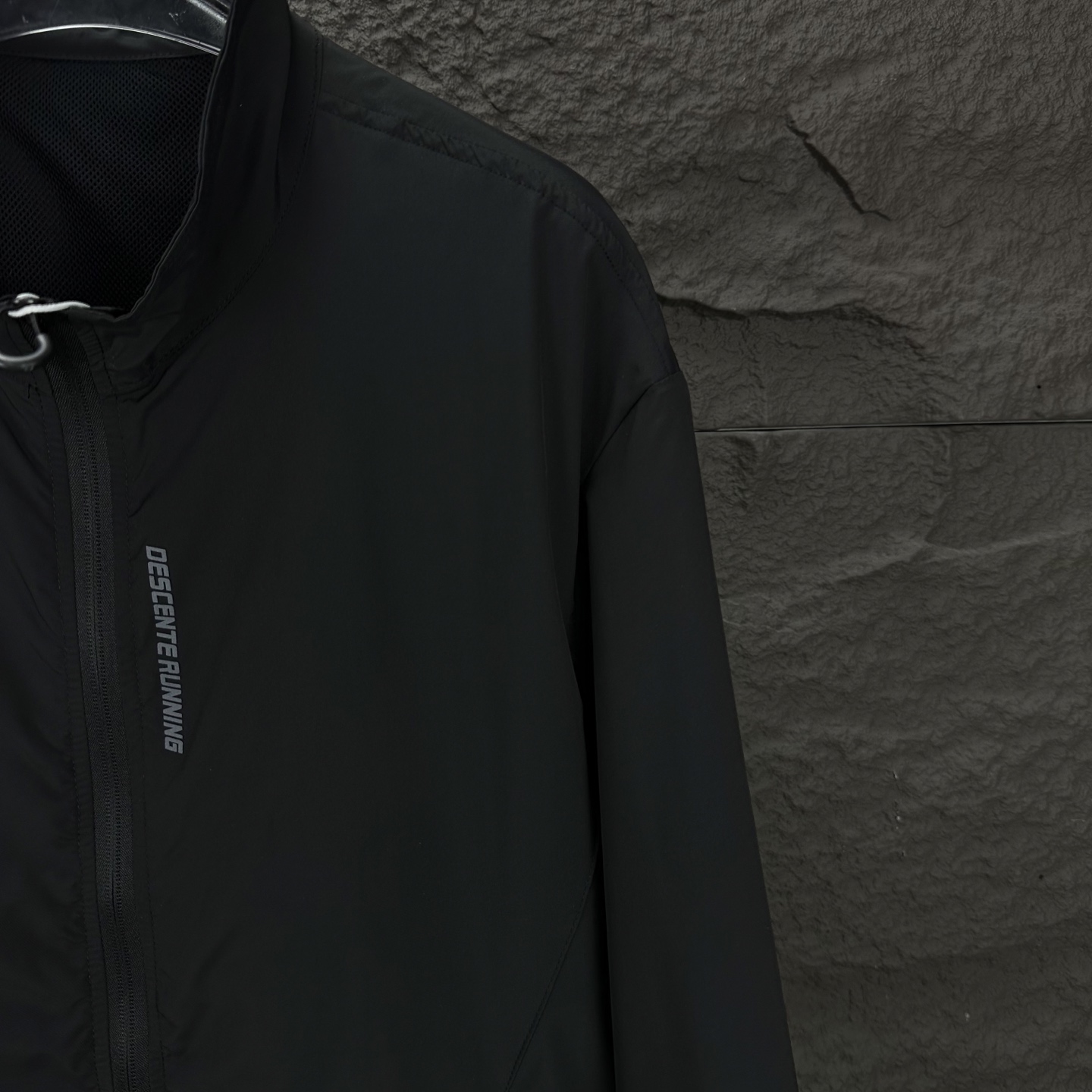 High-end Waterproof Sunscreen Jacket with Reflecting Letter Logo for Couples - 图片 4