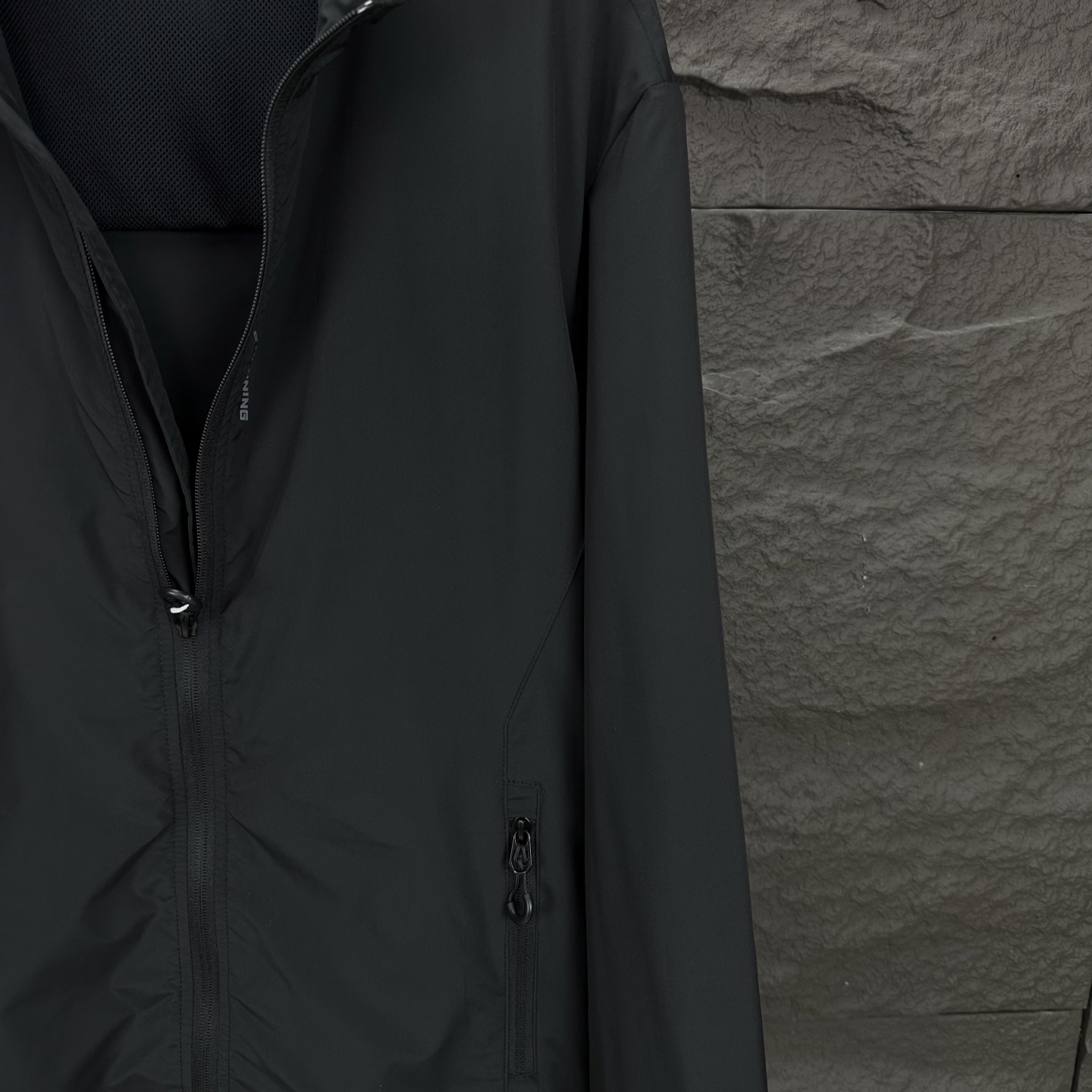 High-end Waterproof Sunscreen Jacket with Reflecting Letter Logo for Couples - 图片 7