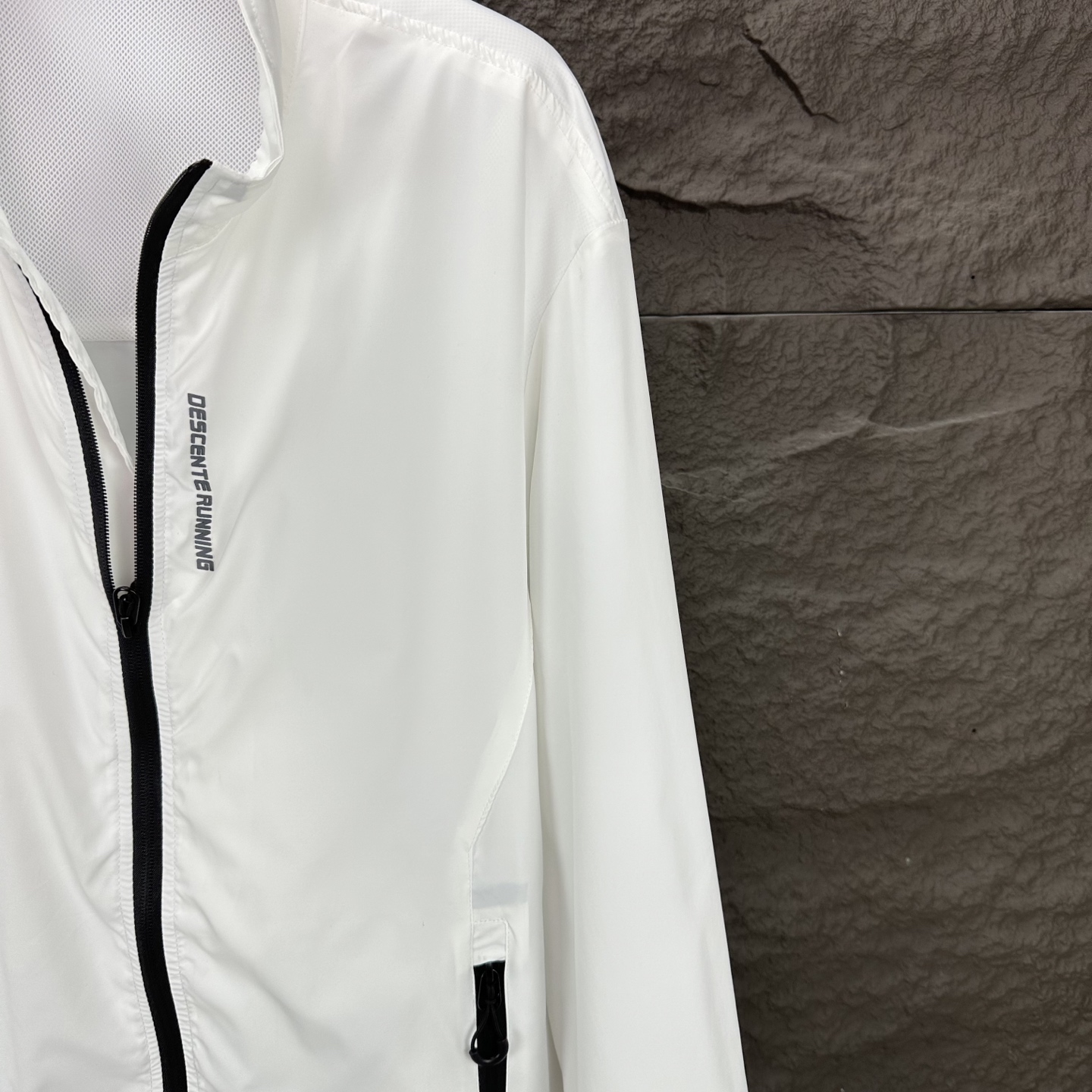 Fashionable Waterproof Sunscreen Jacket with Reflecting Letter Logo for Couples - 图片 7