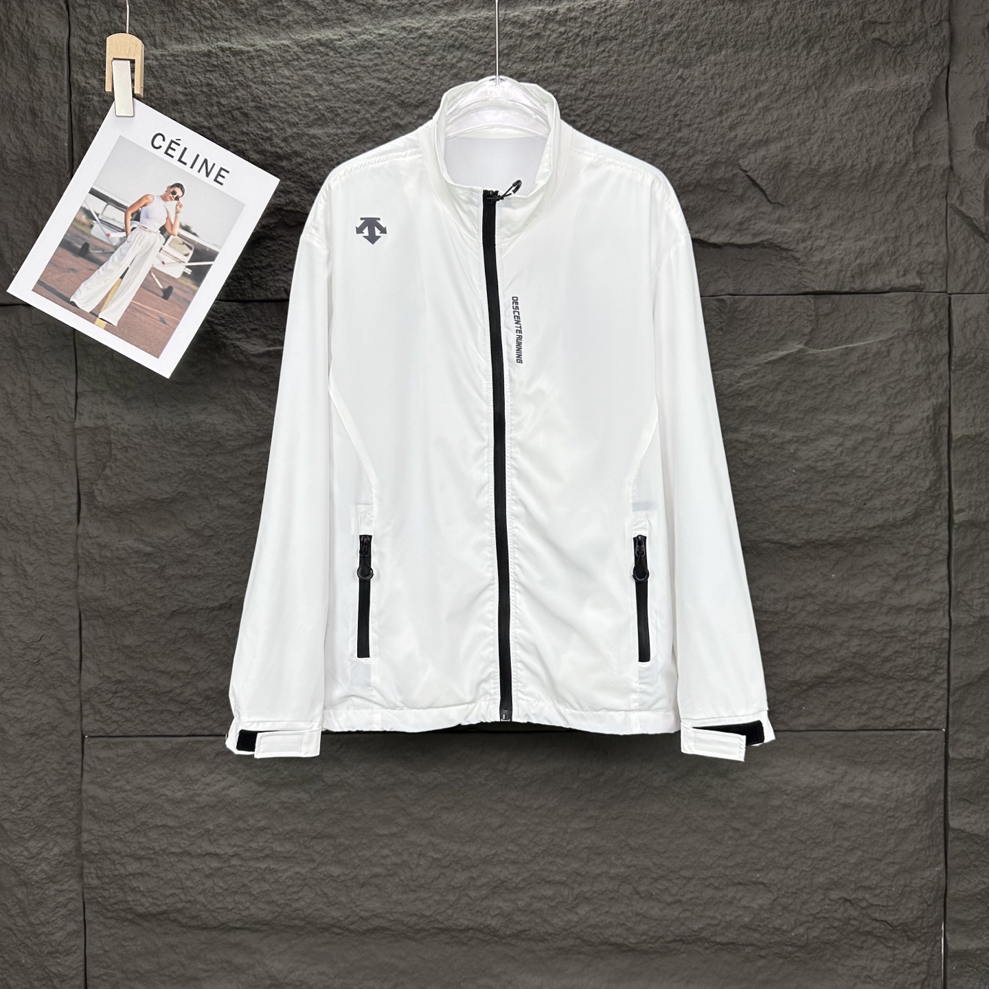 Fashionable Waterproof Sunscreen Jacket with Reflecting Letter Logo for Couples - 图片 1