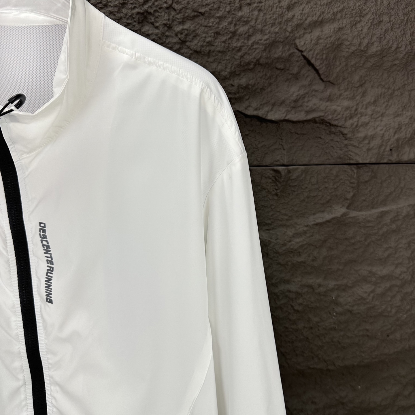 Fashionable Waterproof Sunscreen Jacket with Reflecting Letter Logo for Couples - 图片 4