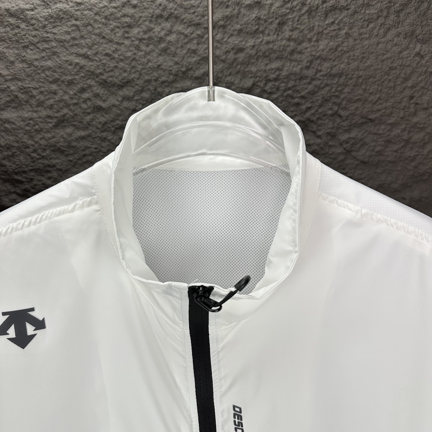Fashionable Waterproof Sunscreen Jacket with Reflecting Letter Logo for Couples - 图片 3