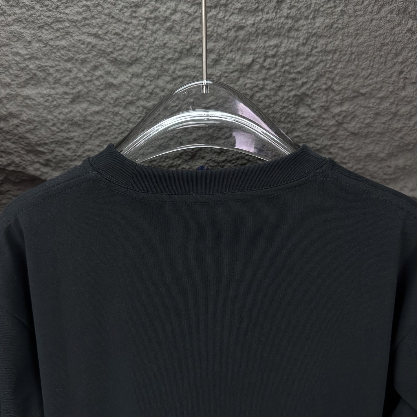 Moncler Camiseta de Manga Corta con Estampado y Logo Bordado para Parejas 8 i1744995201272 9229 0 7