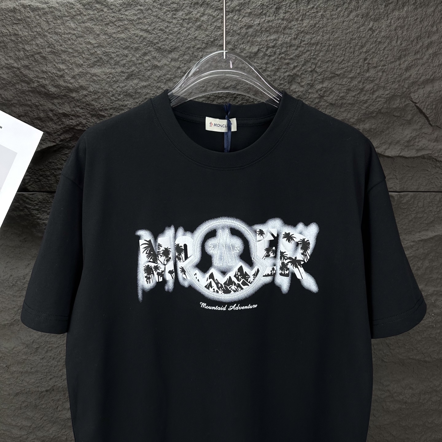 Moncler Camiseta de Manga Corta con Estampado y Logo Bordado para Parejas 6 i1744995201323 5994 0 4