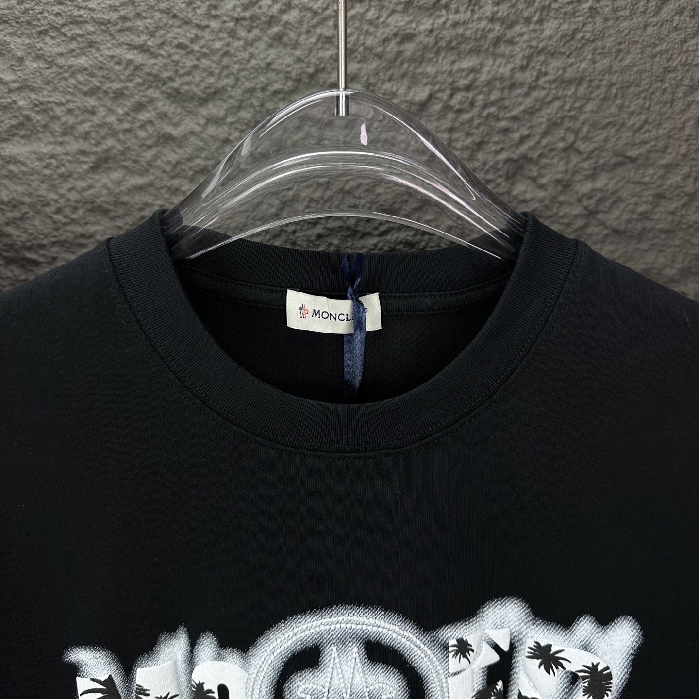 Moncler Camiseta de Manga Corta con Estampado y Logo Bordado para Parejas 4 i1744995202879 988 0 2