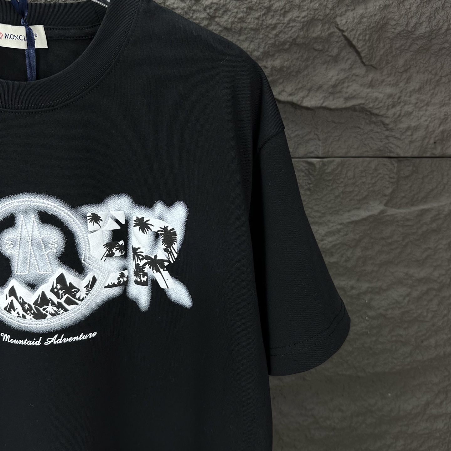 Moncler Camiseta de Manga Corta con Estampado y Logo Bordado para Parejas 5 i1744995202885 5654 0 3