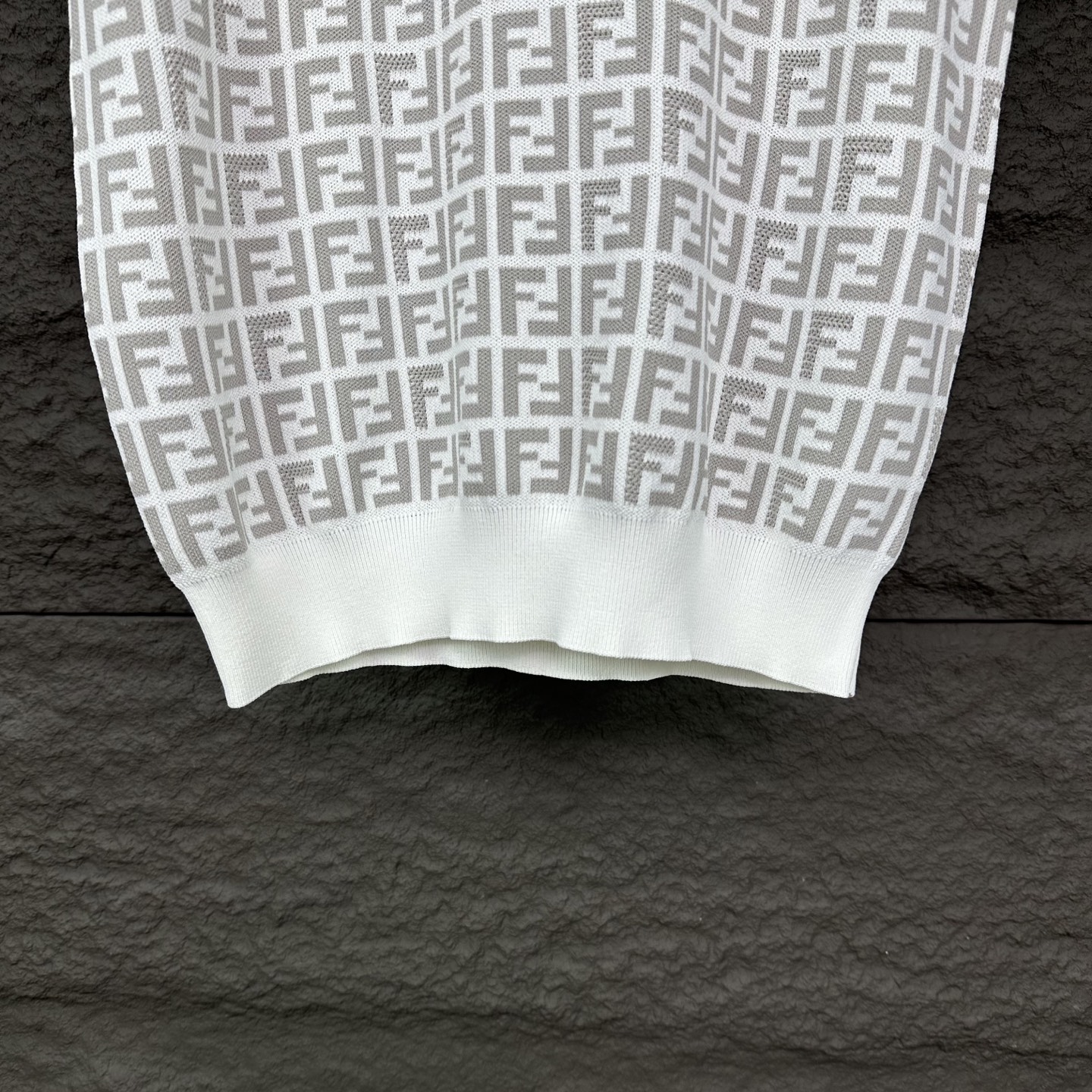 Fendi 2025 Camiseta de Punto con Logo Estampado para Parejas - Alta Calidad 8 i1745076328352 3157 0 6