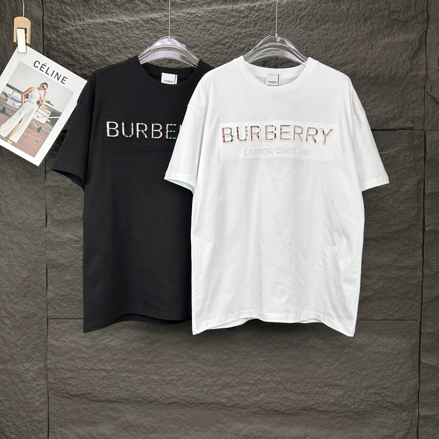 Burberry Camiseta de Manga Corta con Logo en Relieve para Parejas - Edición 2025 10 i1745855564839 7541 0 8