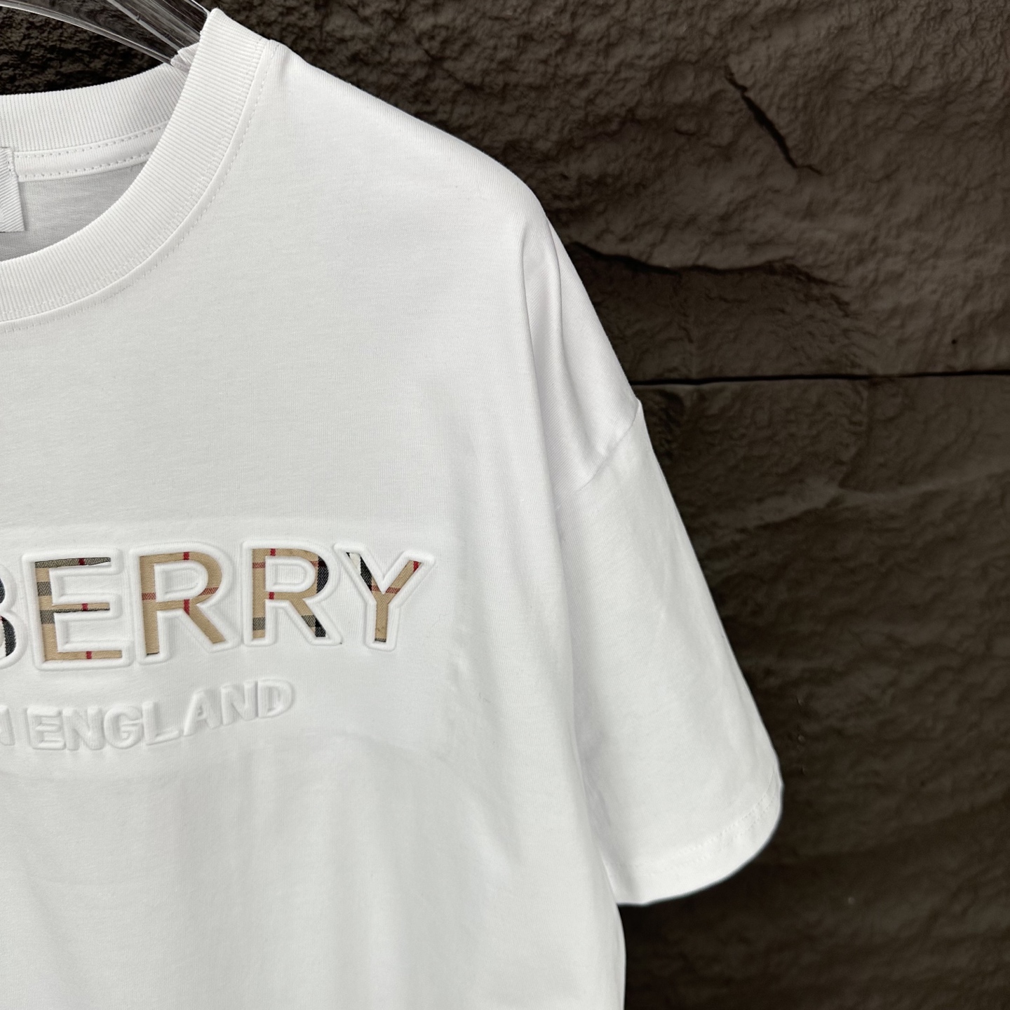 Burberry Camiseta de Manga Corta con Logo en Relieve para Parejas - Edición 2025 5 i1745855582652 1576 0 3