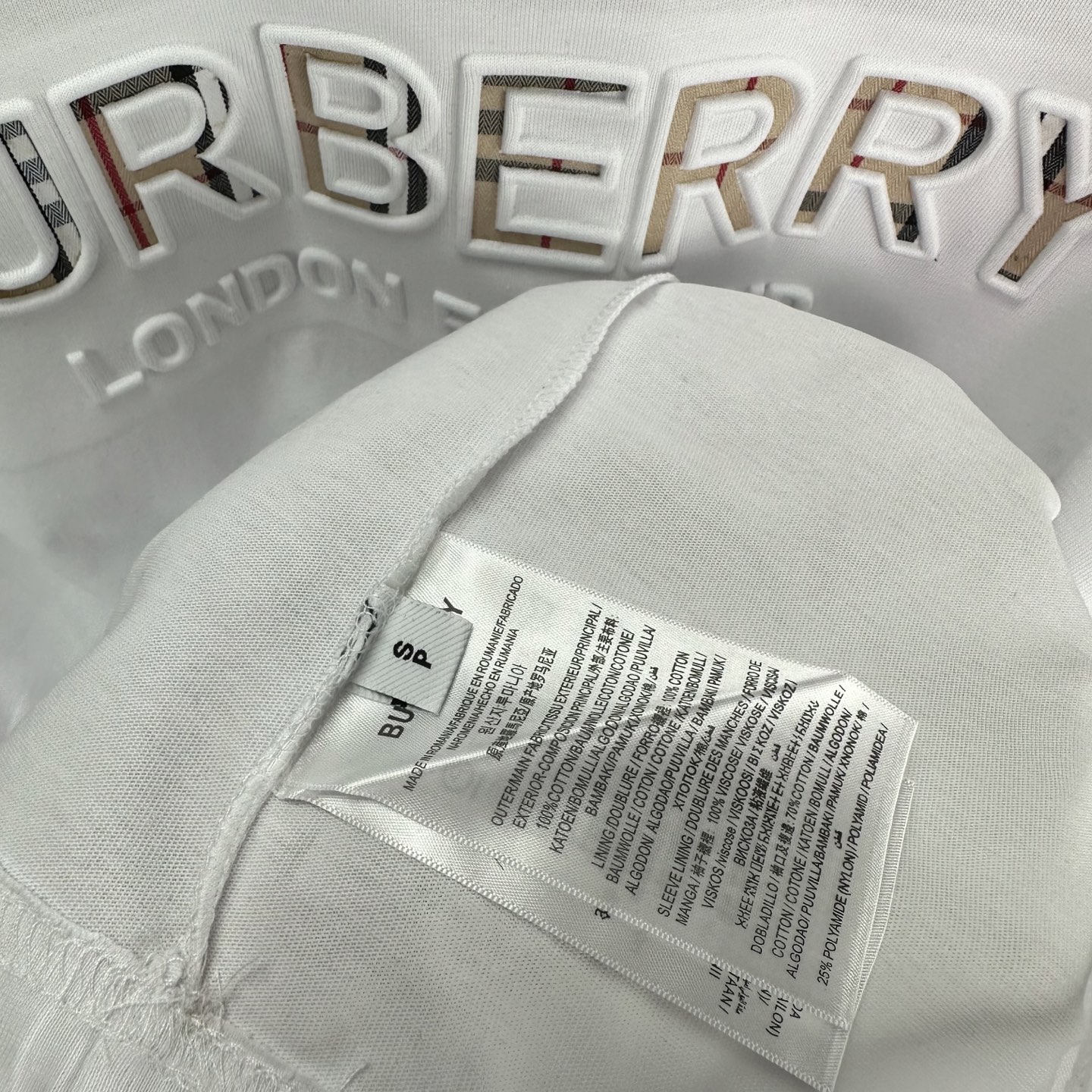 Burberry Camiseta de Manga Corta con Logo en Relieve para Parejas - Edición 2025 8 i1745855582668 9652 0 6