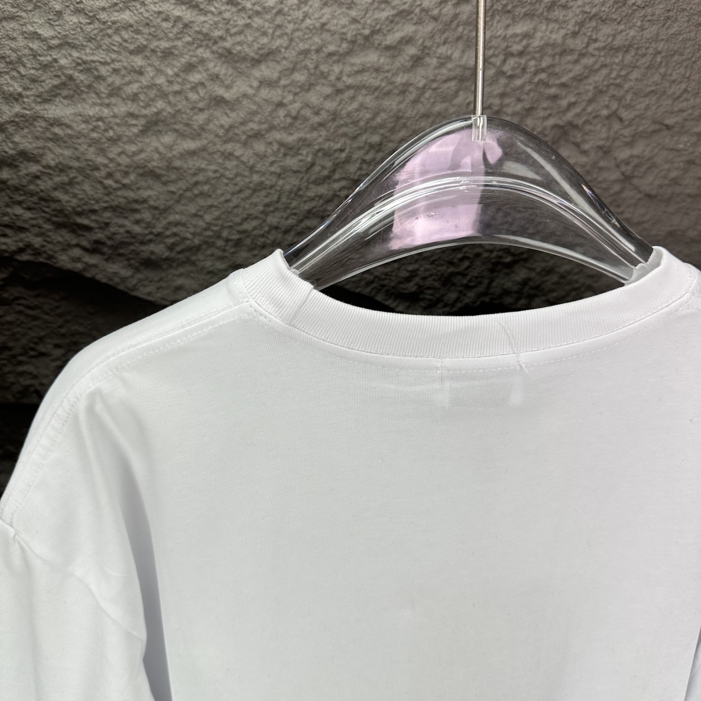 Burberry Camiseta de Manga Corta con Logo en Relieve para Parejas - Edición 2025 9 i1745855583994 5893 0 7