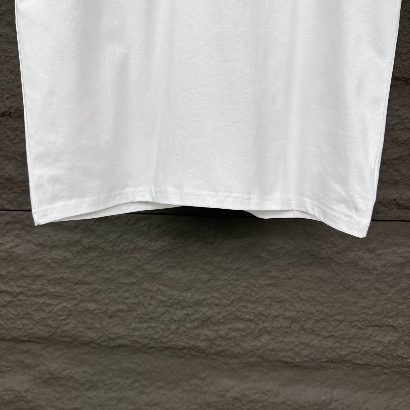 Burberry Camiseta de Manga Corta con Logo en Relieve para Parejas - Edición 2025 7 i1745855584075 2856 0 5