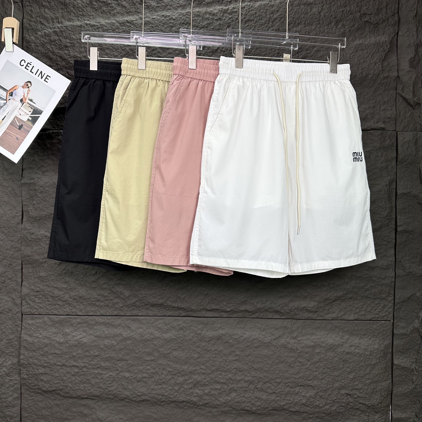 Miu Miu Pantalones Cortos Deportivos con Logo Bordado para Hombre y Mujer 10 i1746196244604 3475 0 8