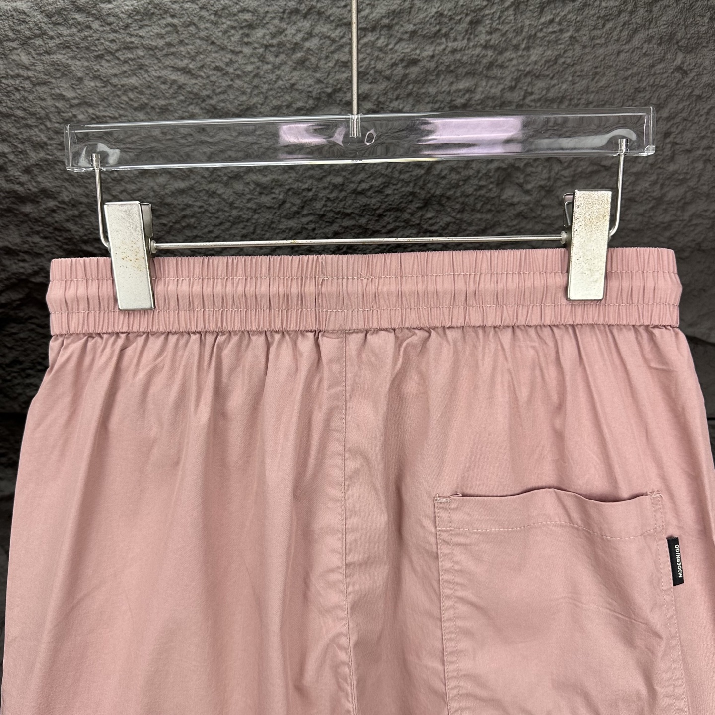 Miu Miu Pantalones Cortos Deportivos con Logo Bordado para Hombre y Mujer 9 i1746196265734 367 0 7