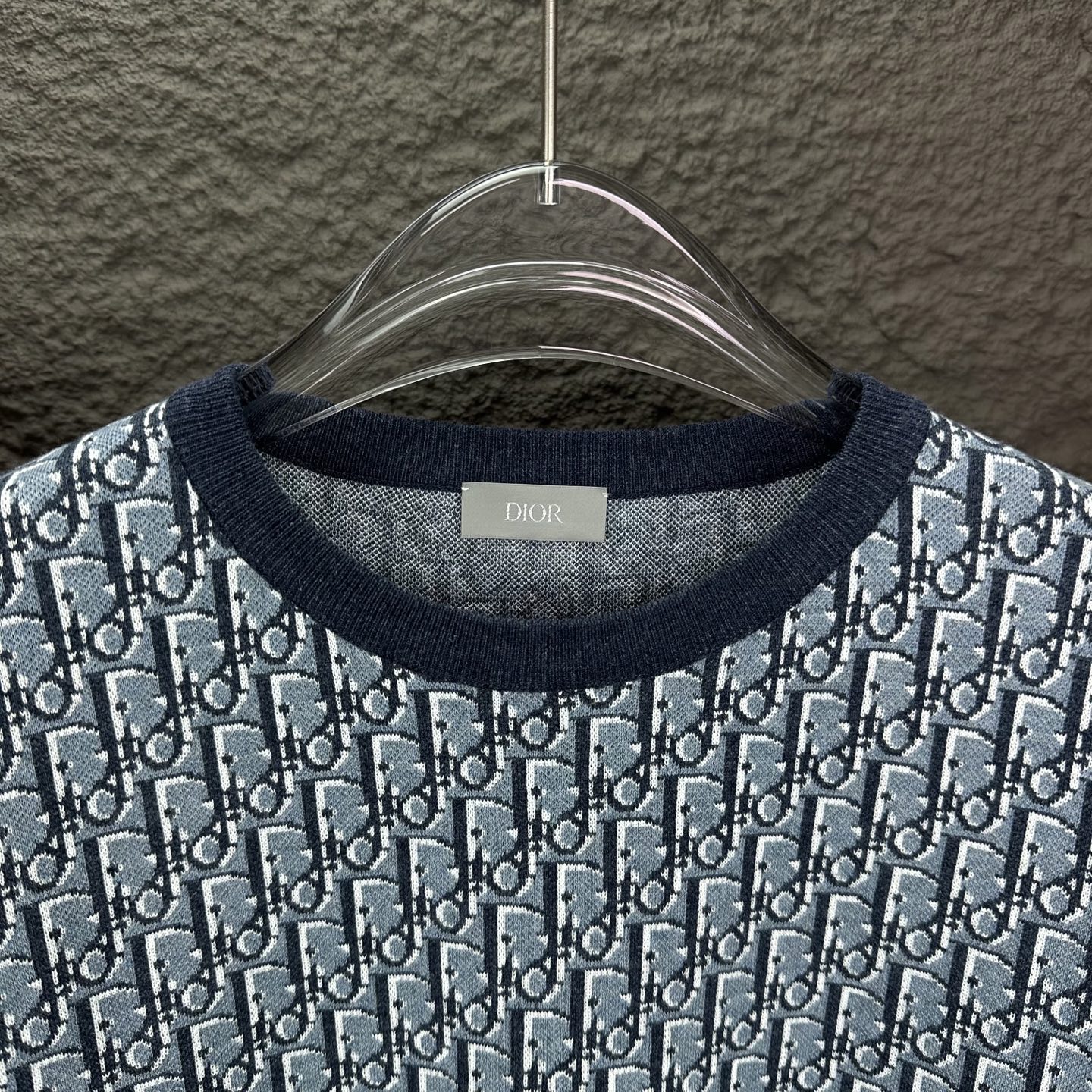 Dior Camiseta de Punto con Logo Jacquard para Parejas - Edición 2025 4 i1746196293338 785 0 2