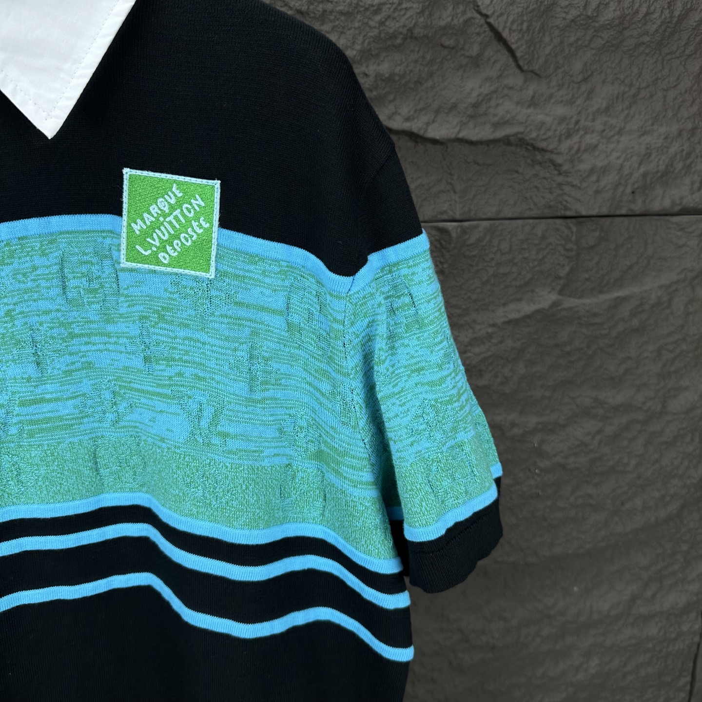 Louis Vuitton Polo de Punto con Logo Jacquard en Contraste para Parejas 5 i1746373332389 4561 0 3