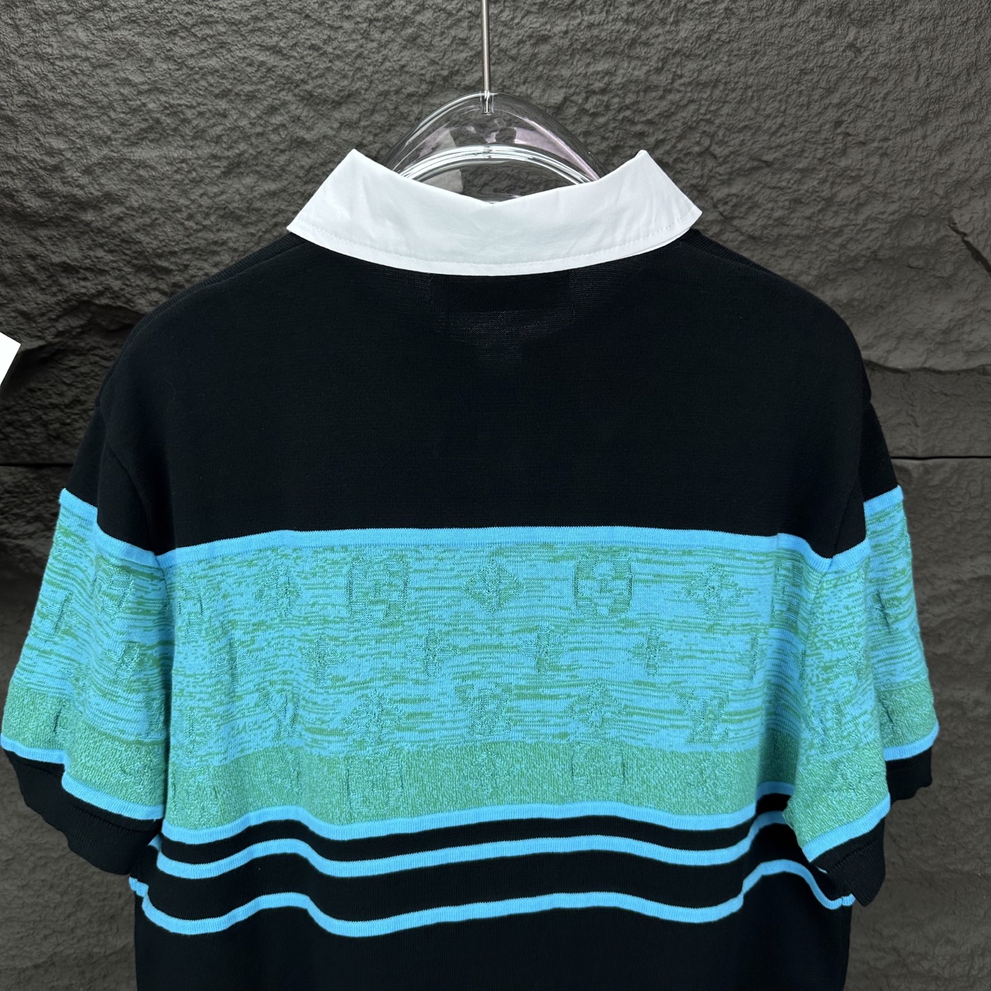 Louis Vuitton Polo de Punto con Logo Jacquard en Contraste para Parejas 10 i1746373332421 5591 0 8