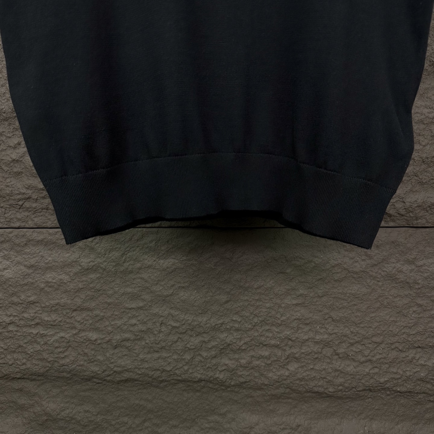 Louis Vuitton Polo de Punto con Logo Jacquard en Contraste para Parejas 8 i1746373333182 4113 0 6