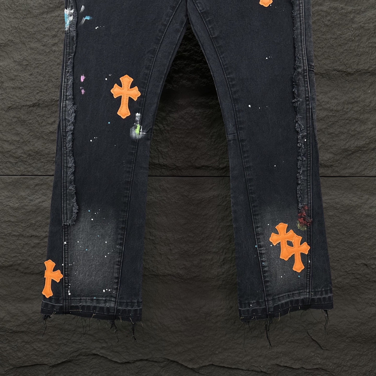 Chrome Hearts GALLERY DEPT. &克罗心联名2025新款泼墨手绘橘色十字架贴皮 宽松水洗微喇牛仔裤
