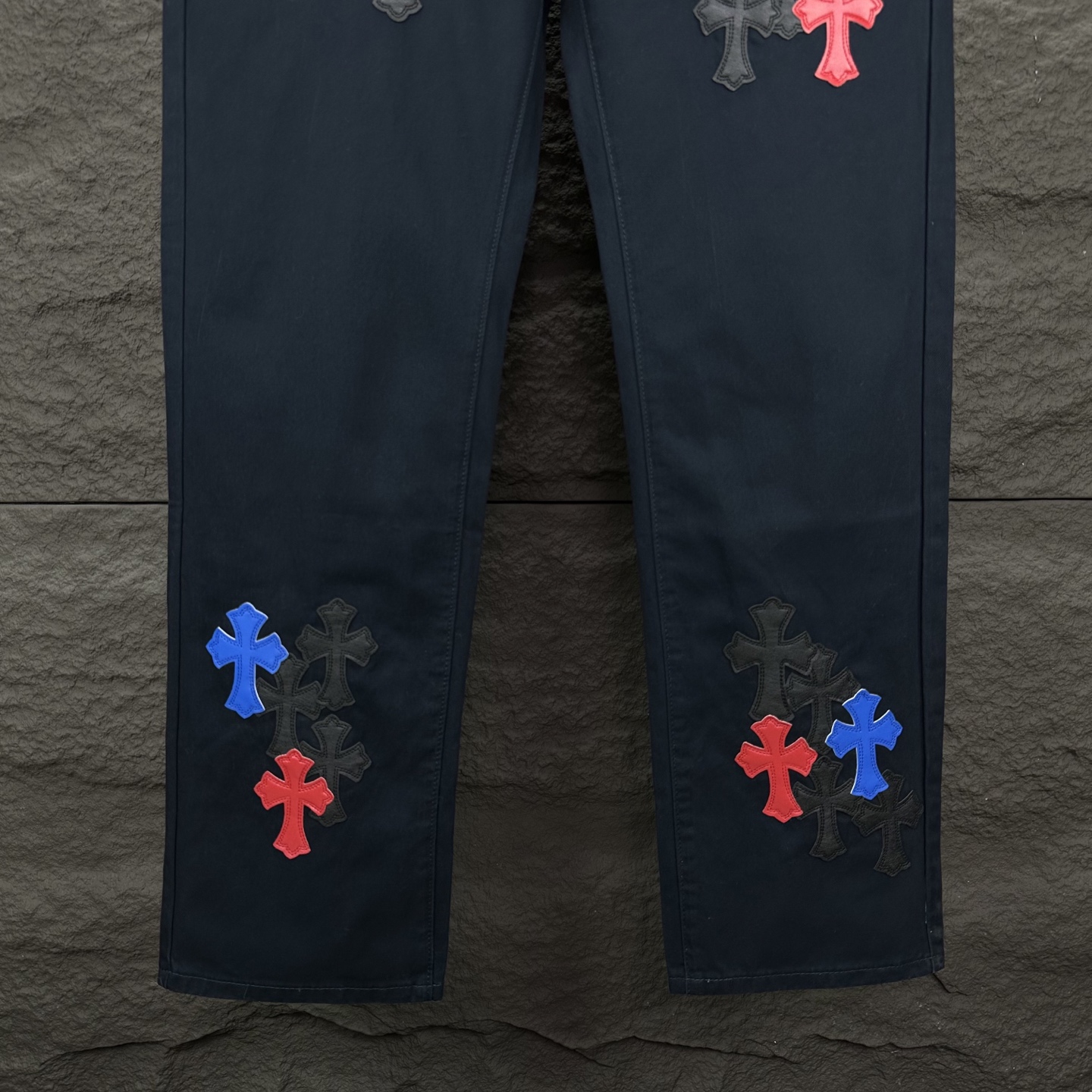 Chrome Hearts 克罗心2025新款黑蓝红十字架贴皮 水洗牛仔裤
