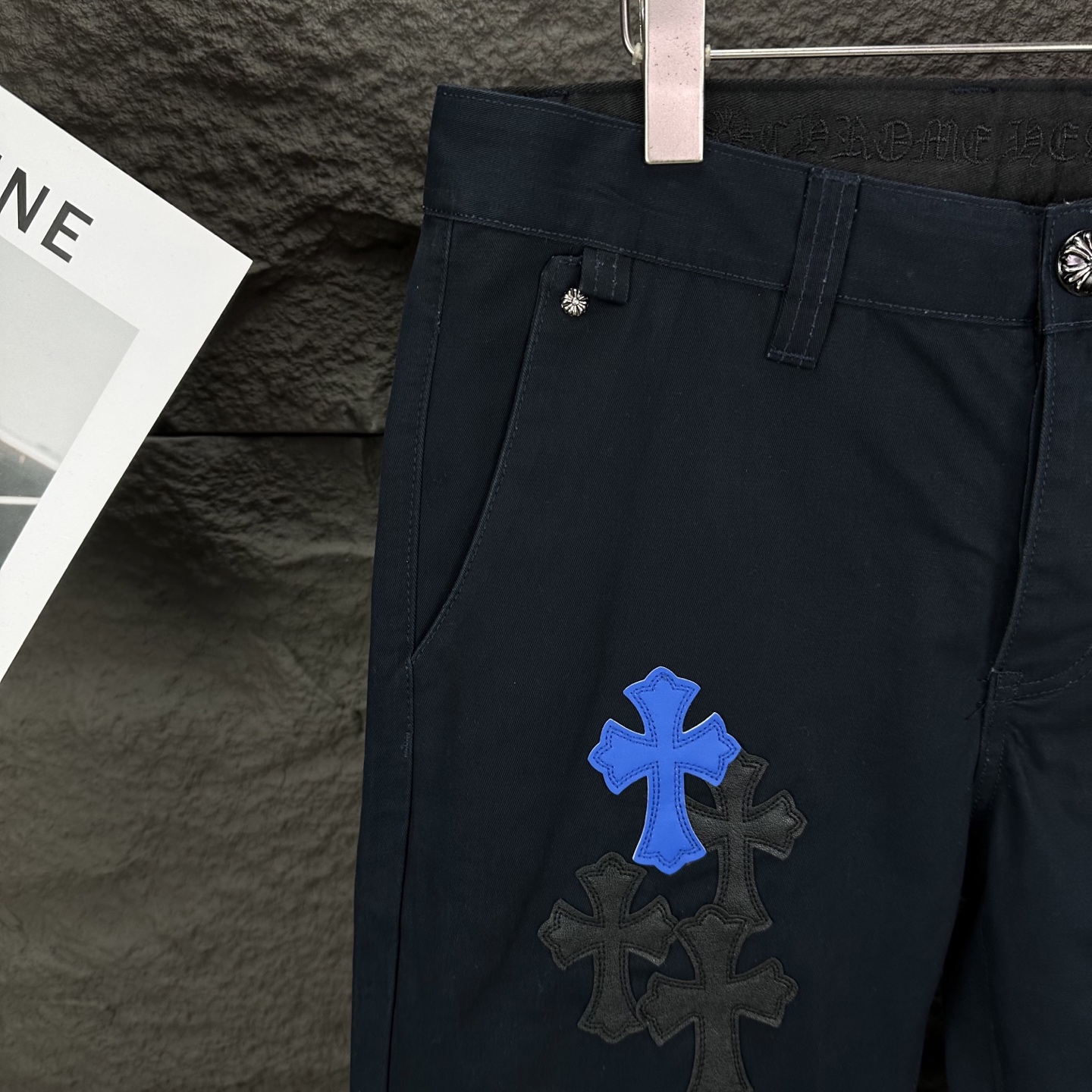 Chrome Hearts 克罗心2025新款黑蓝红十字架贴皮 水洗牛仔裤