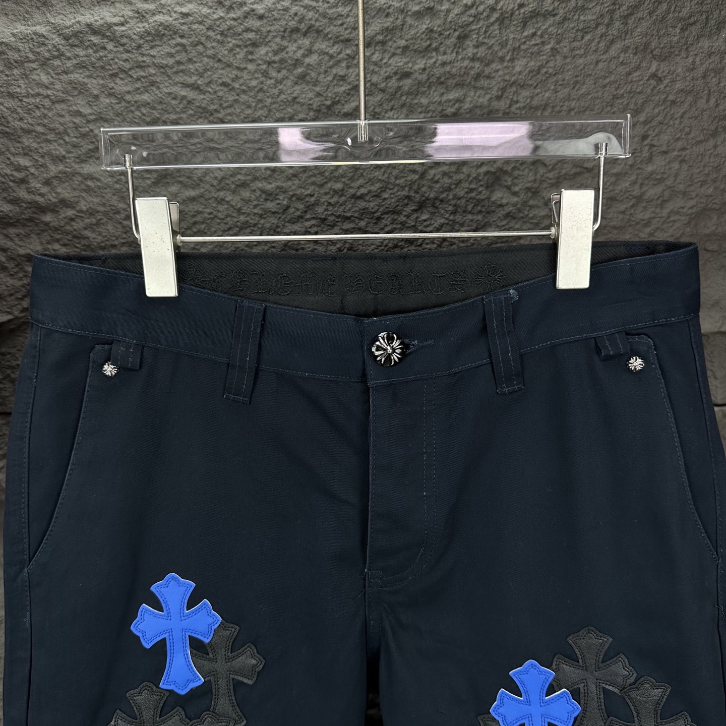 Chrome Hearts 克罗心2025新款黑蓝红十字架贴皮 水洗牛仔裤