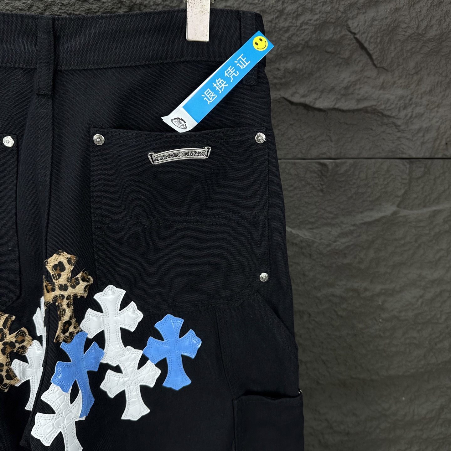 Chrome Hearts 克罗心2025新款伐木重工金属logo蓝白豹纹十字架贴皮 水洗牛仔裤