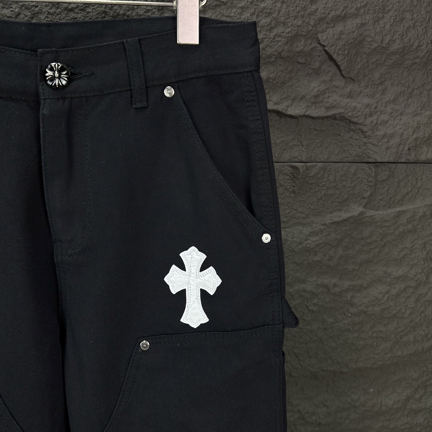 Chrome Hearts 克罗心2025新款伐木重工金属logo蓝白豹纹十字架贴皮 水洗牛仔裤