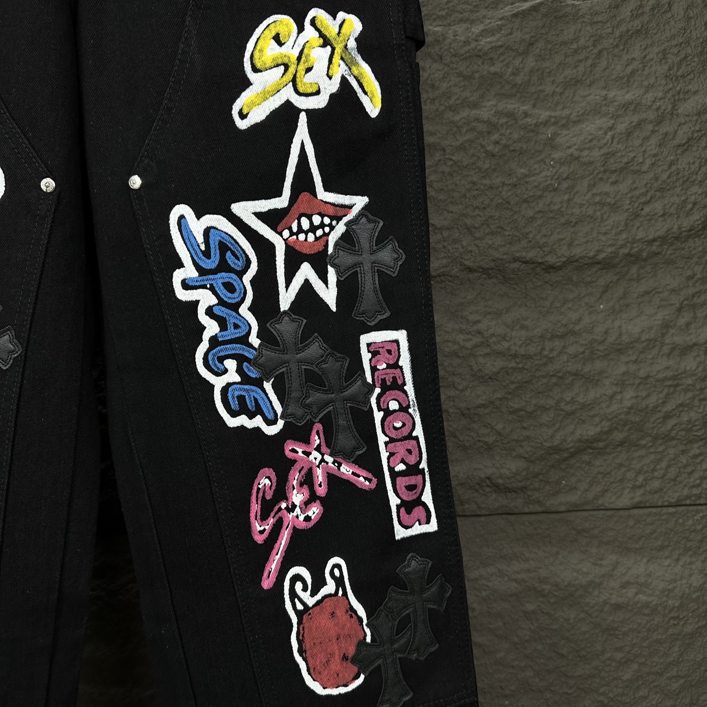 Chrome Hearts 克罗心2025新款伐木彩色涂鸦印花十字架拼皮 水洗牛仔裤
