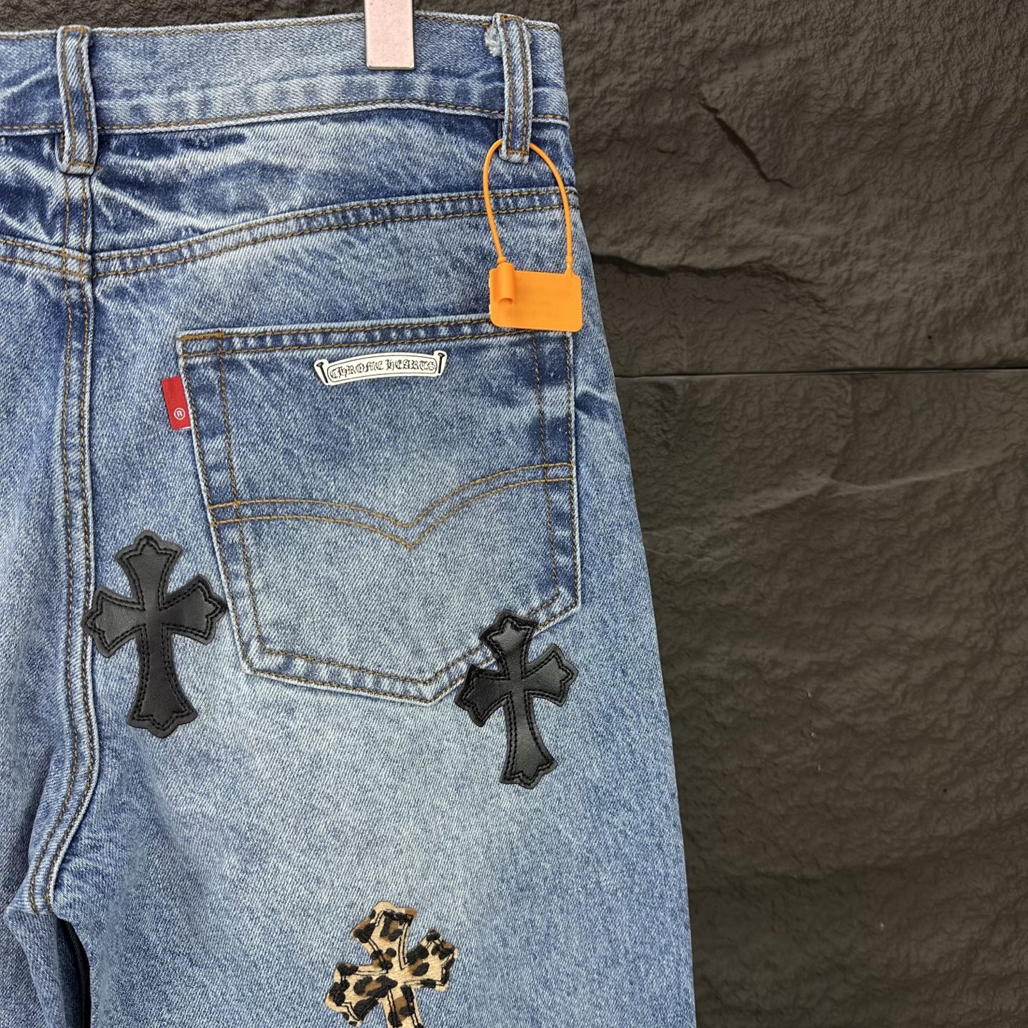 Chrome Hearts 克罗心2025新款多处彩色豹纹十字架拼皮 水洗宽松牛仔裤