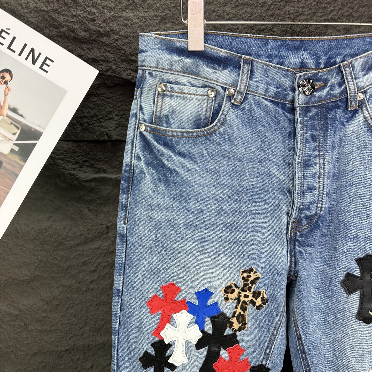 Chrome Hearts 克罗心2025新款多处彩色豹纹十字架拼皮 水洗宽松牛仔裤