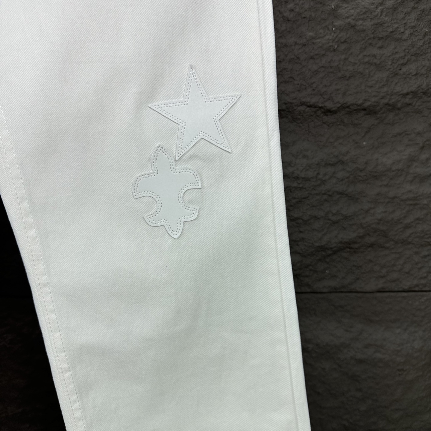 Chrome Hearts 克罗心2025新款星星十字架拼皮 水洗宽松牛仔裤