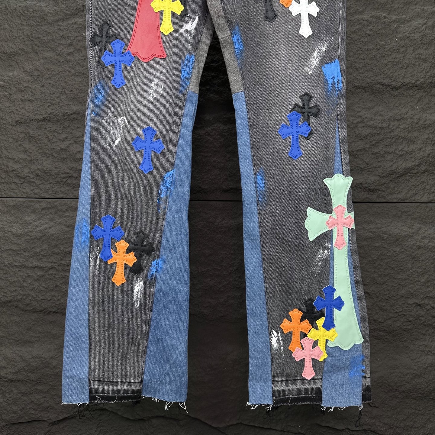 Chrome Hearts GALLERY DEPT. &克罗心联名2025新款限定拼接手绘彩色十字架拼皮 微喇牛仔裤