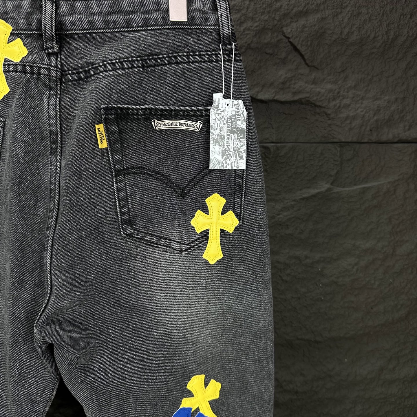 Chrome Hearts GALLERY DEPT. &克罗心联名2025新款限定拼接手绘彩色十字架拼皮 微喇牛仔裤