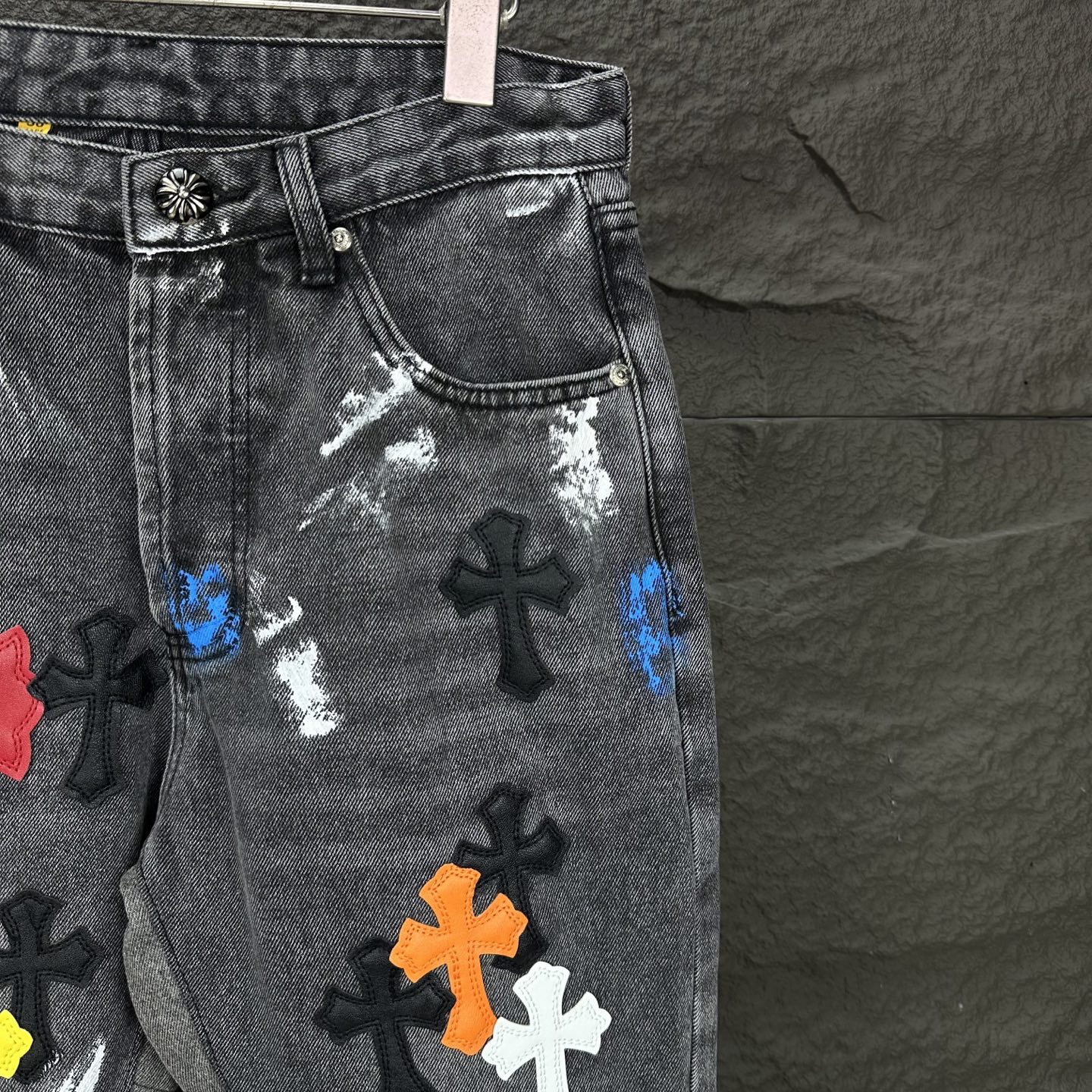 Chrome Hearts GALLERY DEPT. &克罗心联名2025新款限定拼接手绘彩色十字架拼皮 微喇牛仔裤