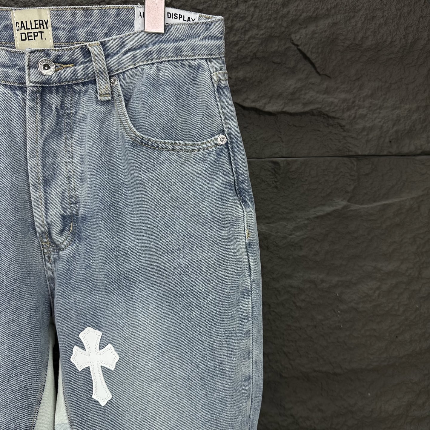Chrome Hearts GALLERY DEPT. &克罗心联名2025新款拼接白色十字架拼皮 微喇牛仔裤