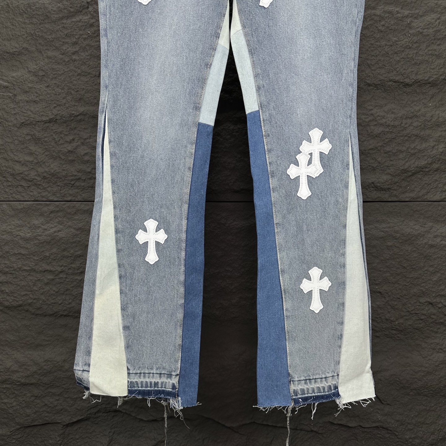 Chrome Hearts GALLERY DEPT. &克罗心联名2025新款拼接白色十字架拼皮 微喇牛仔裤