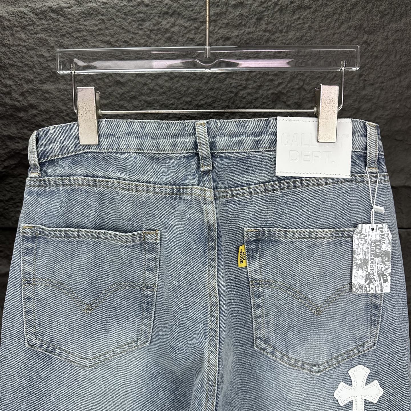 Chrome Hearts GALLERY DEPT. &克罗心联名2025新款拼接白色十字架拼皮 微喇牛仔裤