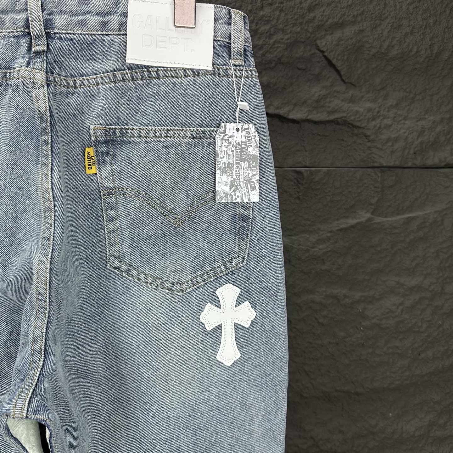 Chrome Hearts GALLERY DEPT. &克罗心联名2025新款拼接白色十字架拼皮 微喇牛仔裤