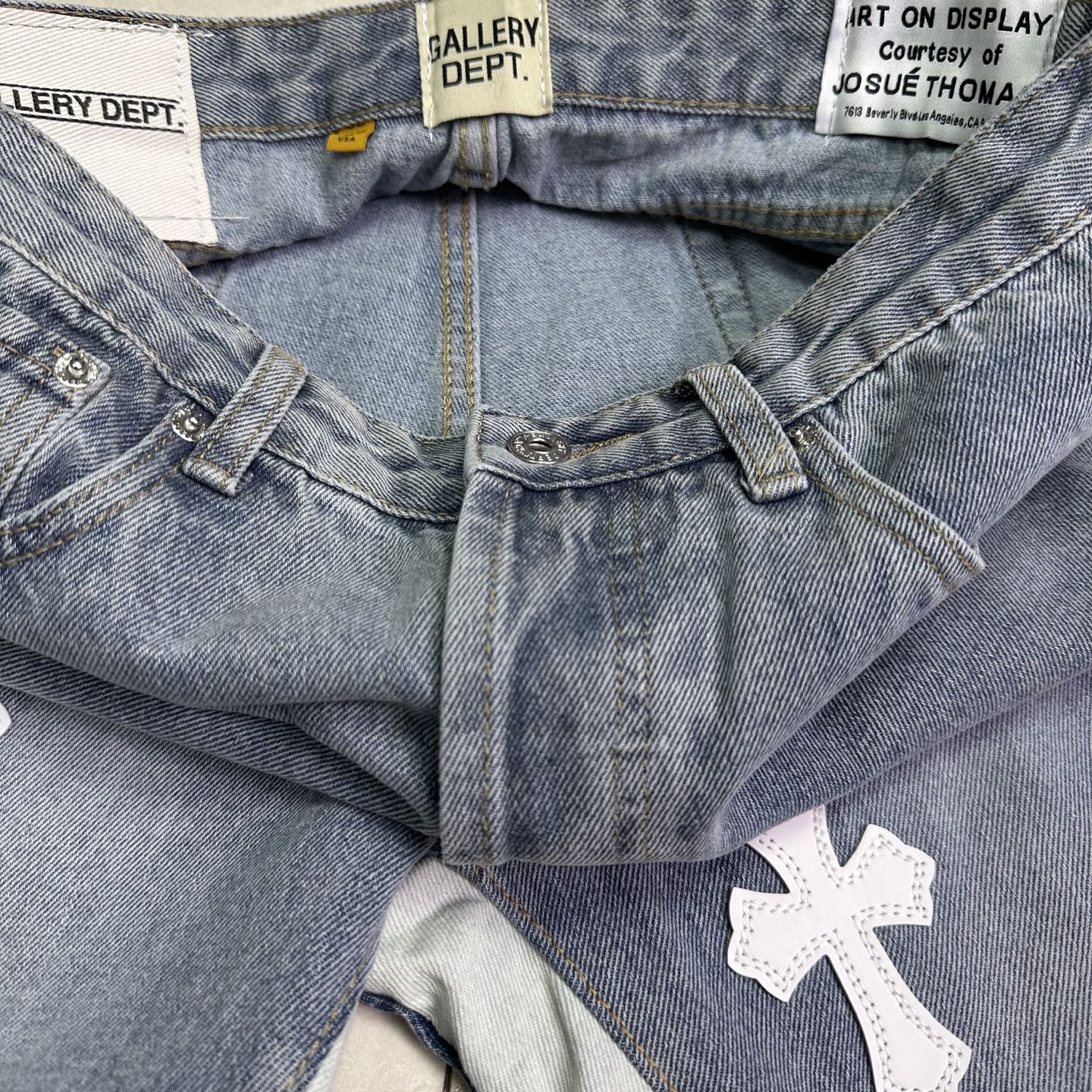 Chrome Hearts GALLERY DEPT. &克罗心联名2025新款拼接白色十字架拼皮 微喇牛仔裤