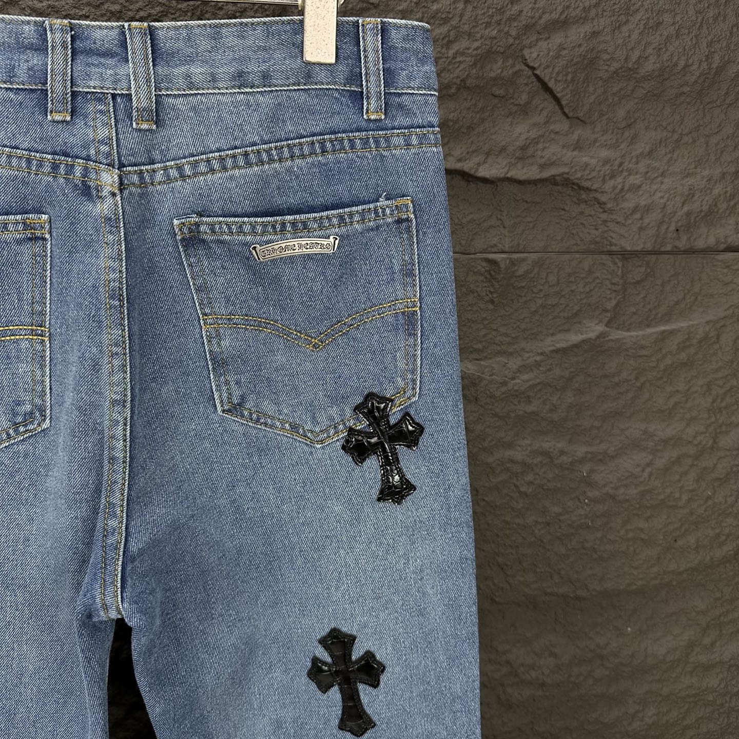 Chrome Hearts 克罗心2025新款卡通字母印花十字架拼皮 水洗宽松牛仔裤
