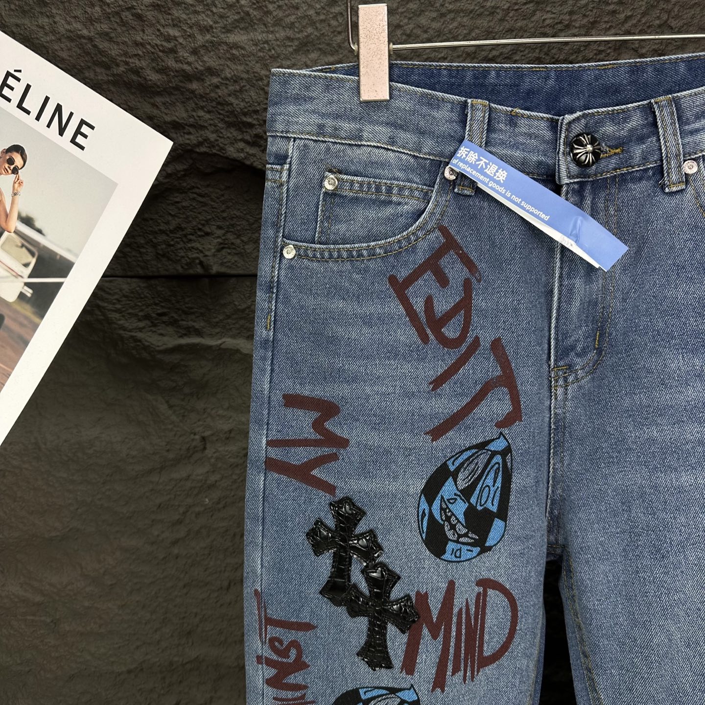 Chrome Hearts 克罗心2025新款卡通字母印花十字架拼皮 水洗宽松牛仔裤