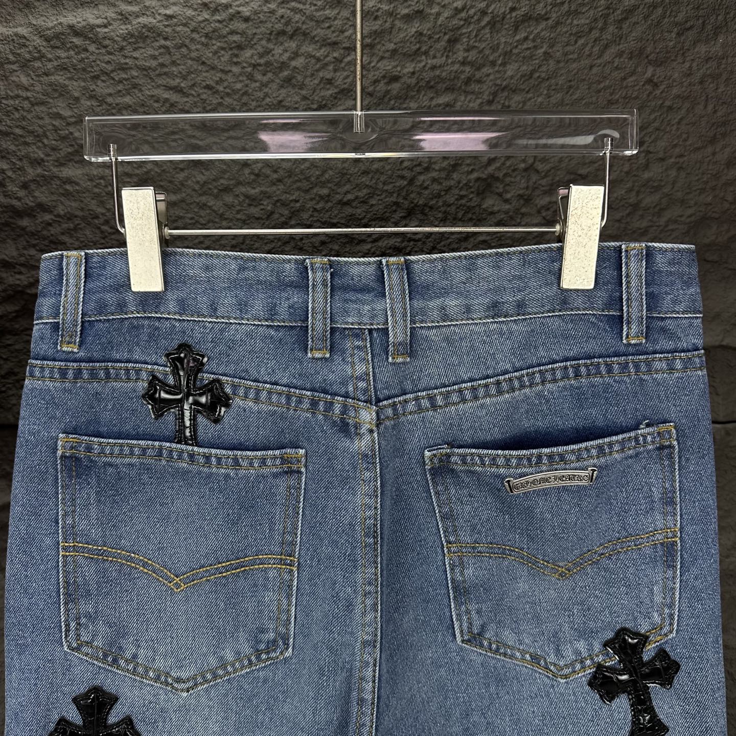 Chrome Hearts 克罗心2025新款卡通字母印花十字架拼皮 水洗宽松牛仔裤