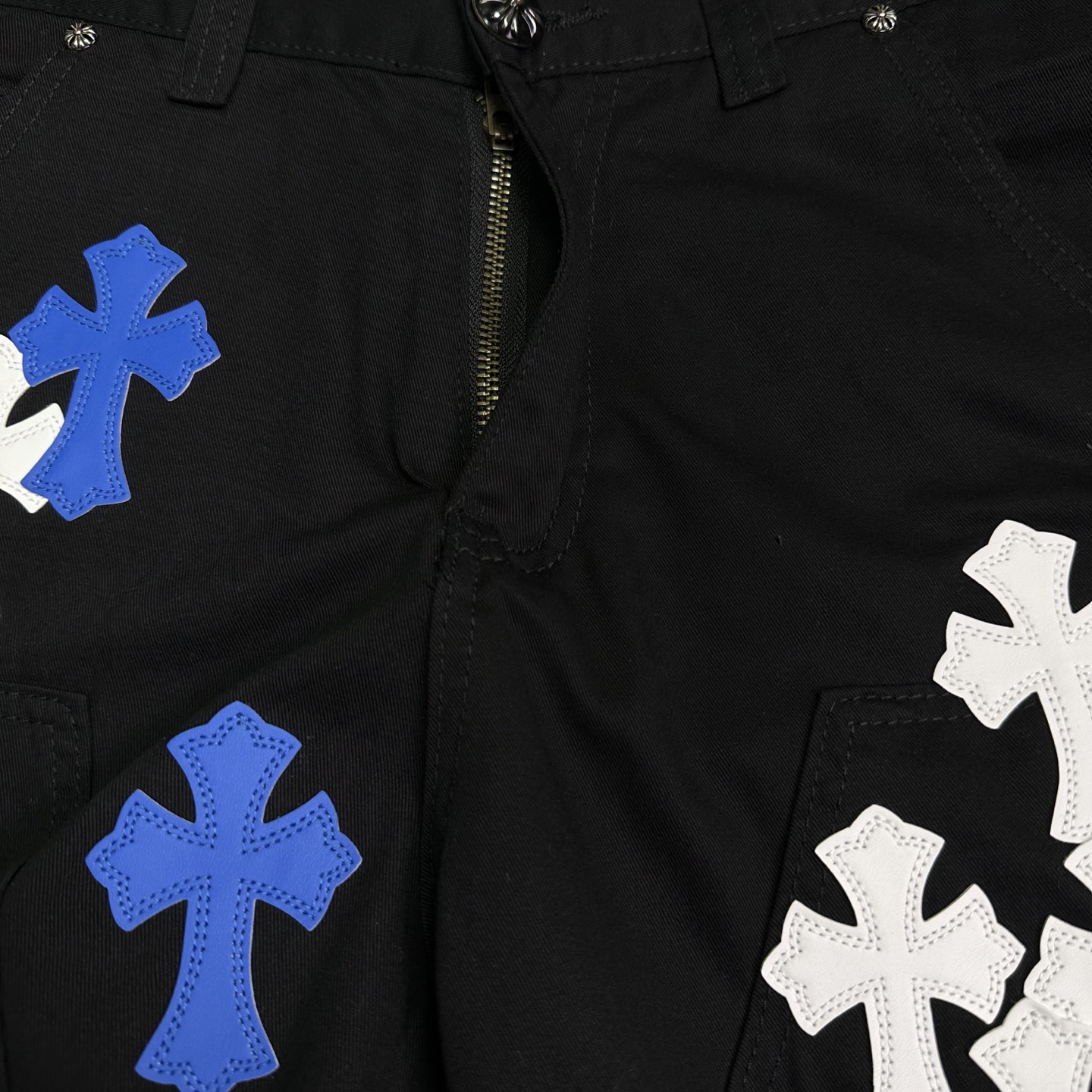 Chrome Hearts 克罗心2025新款工装伐木蓝白十字架拼皮 宽松牛仔裤