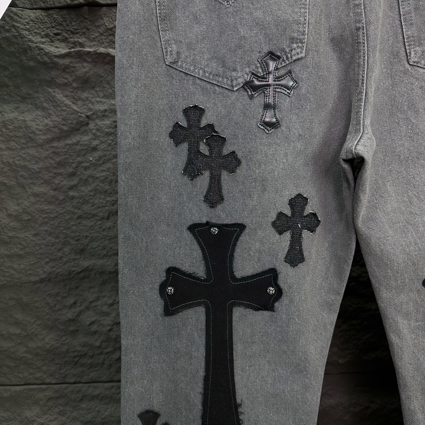 Chrome Hearts 克罗心2025新款牛王金属十字架拼皮 水洗牛仔裤